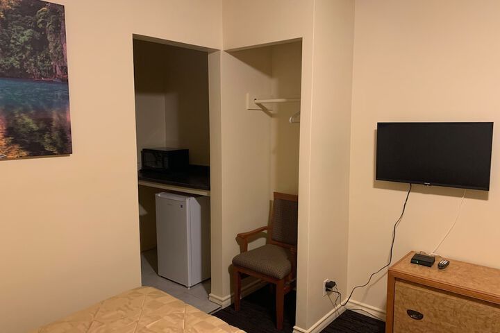 Room 9 of 31