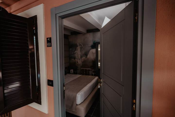 Room 32 of 209