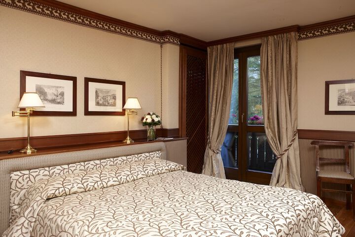 Room 2 of 62