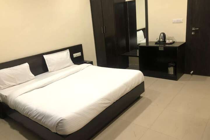 Room 22 of 37