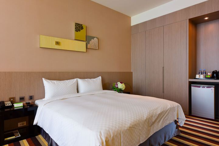Room 7 of 32