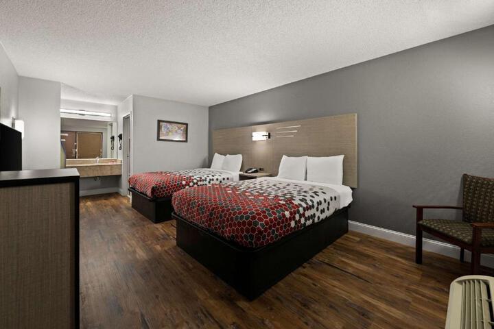 2 Double Beds (1 of 4)