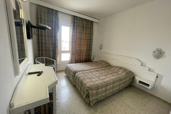 Room 3 of 11