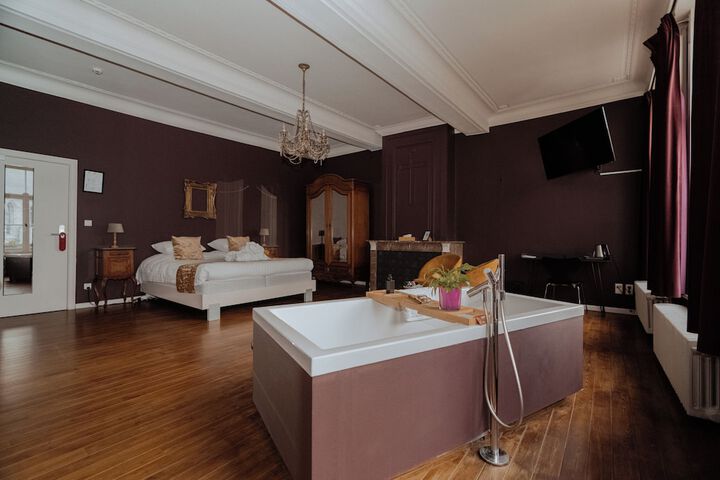 Room 27 of 69