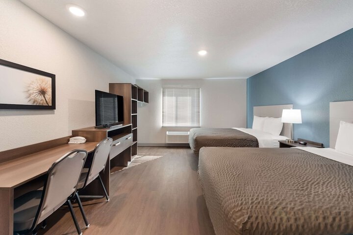 1 Queen Bed (12 of 23)