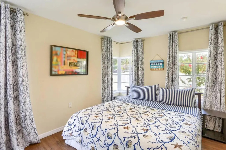 Room 3 of 27