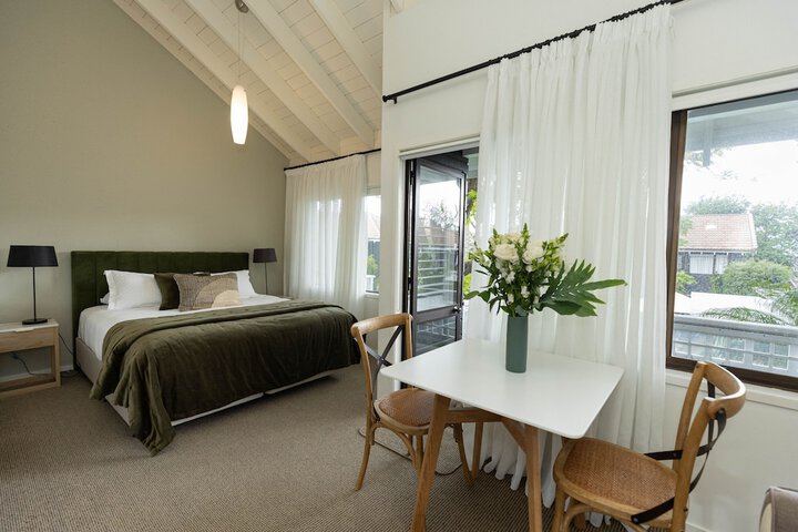 Room 10 of 98