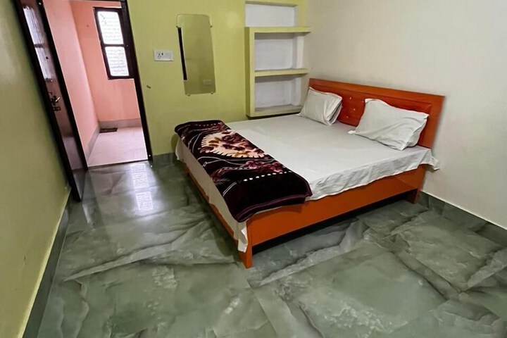 Room 4 of 11