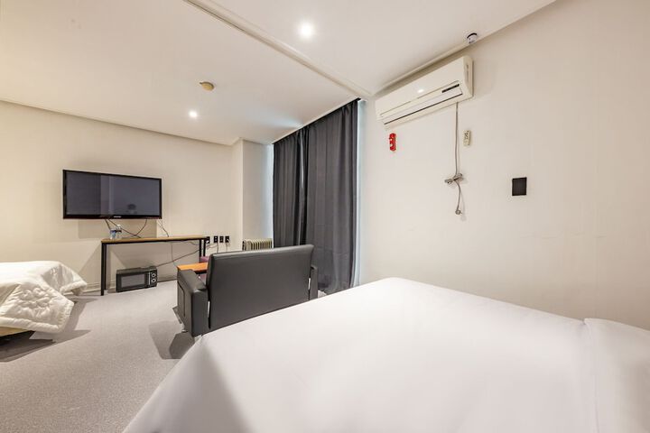 Room 45 of 82