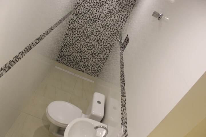 Room 6 of 8