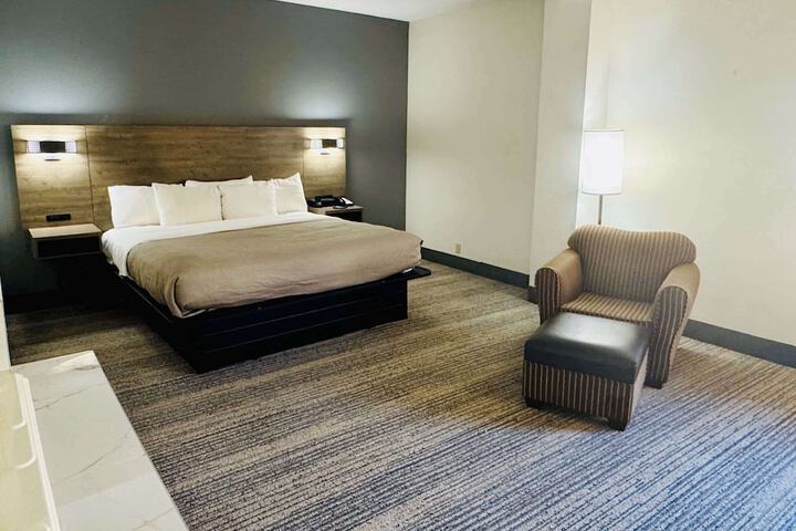 1 King Bed (8 of 12)