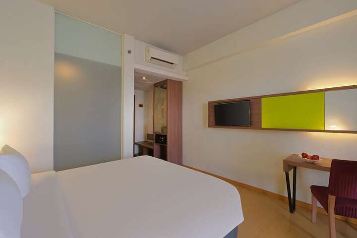 Room 8 of 30