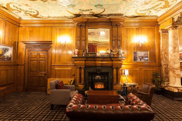 Lounge 70 of 86