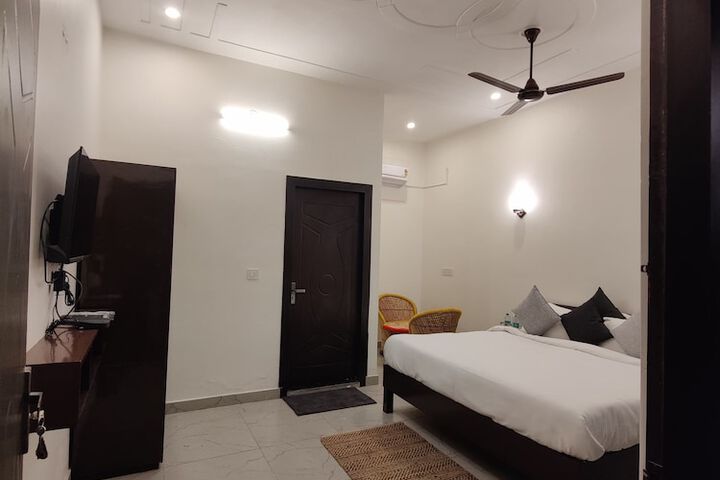 Room 4 of 23