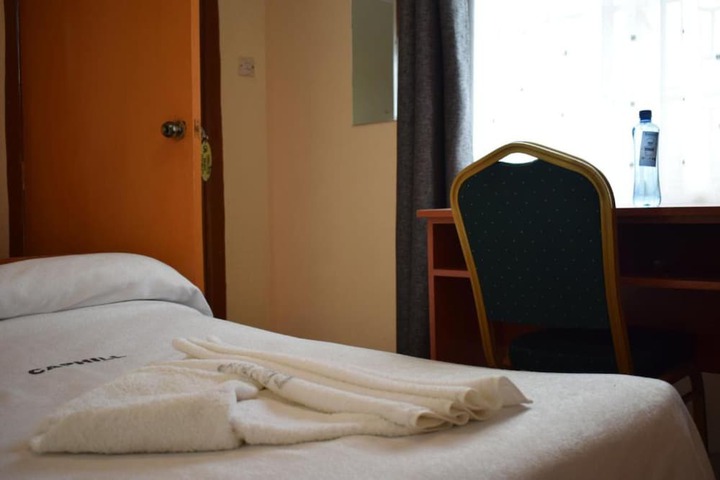 Room 4 of 16