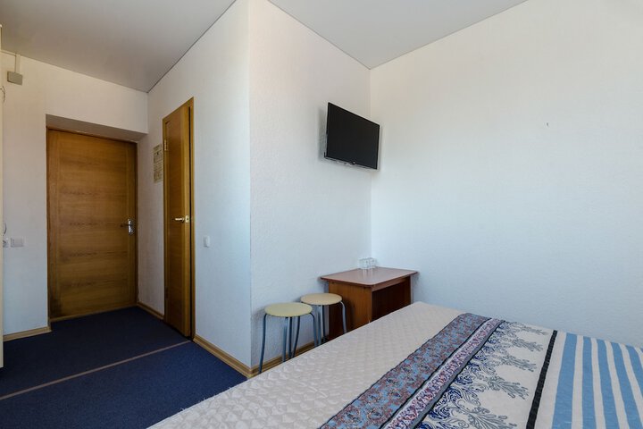 Room 17 of 33