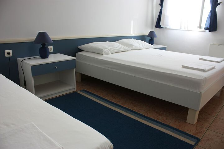 Room 27 of 92