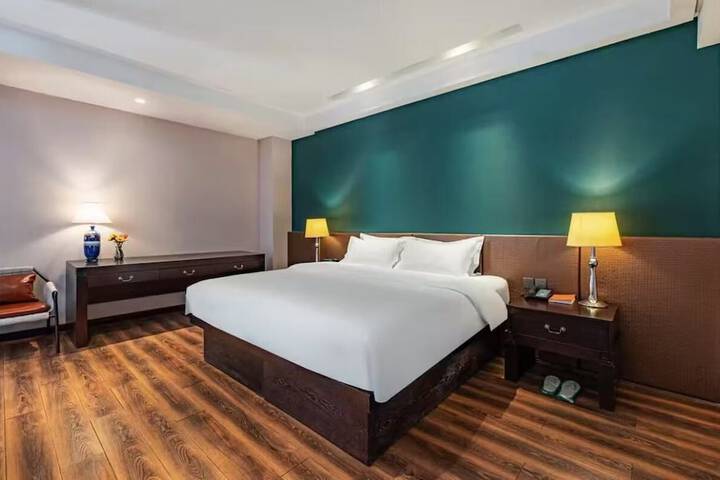Room 16 of 25