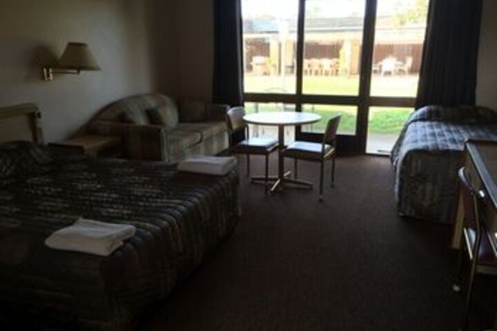 Room 8 of 11