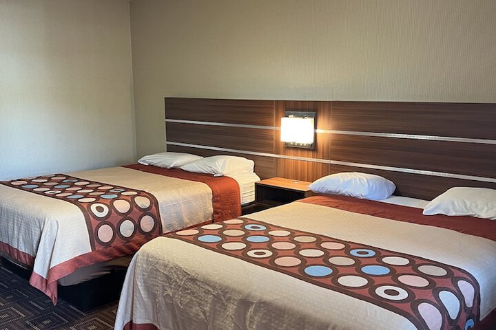 2 Queen Beds (7 of 7)