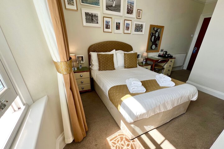 Room 4 of 64