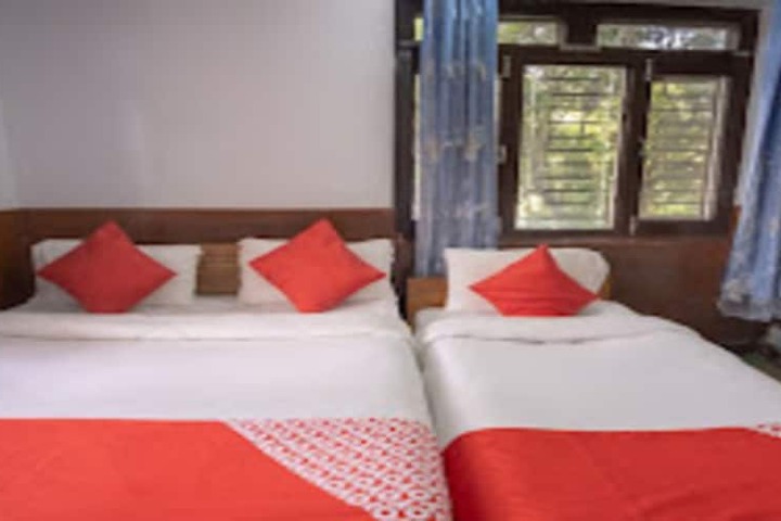 Room 4 of 8