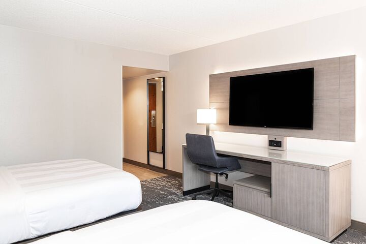 Room 6 of 73