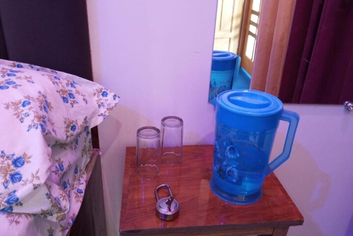 Room 6 of 11