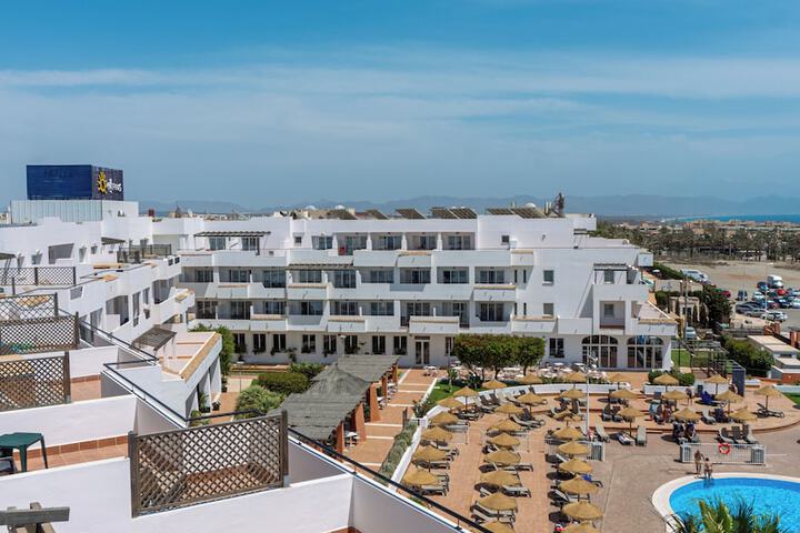 Hotel Pool