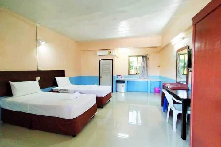 Room 7 of 33