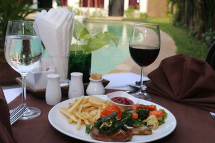 Dining 74 of 75