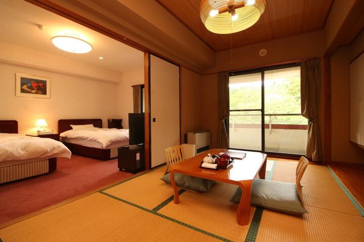 Room 4 of 33