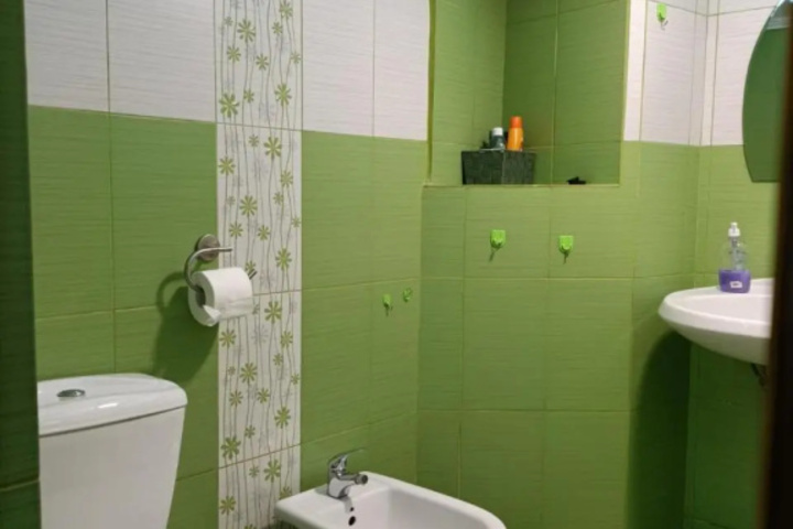 Room 6 of 9