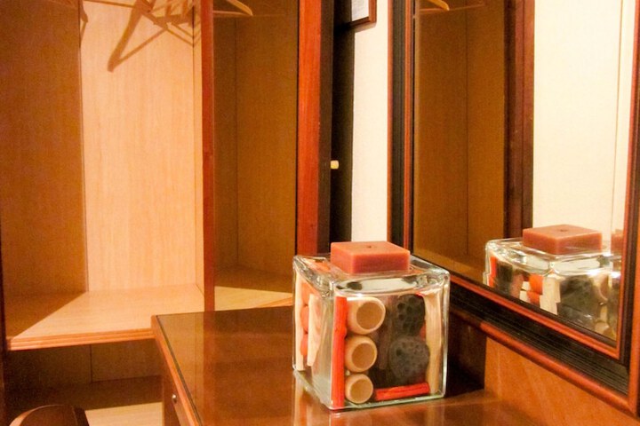 Room 18 of 32