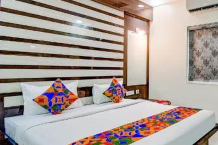 FabHotel Trishiv - Newtown Kolkata