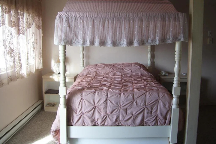 Room 8 of 10