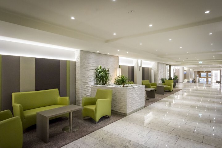 Lounge 69 of 81