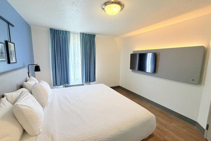 Room 72 of 112