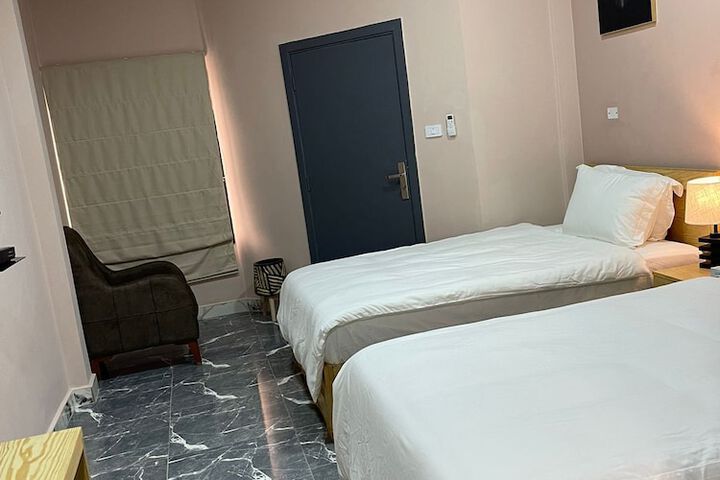 Room 10 of 22