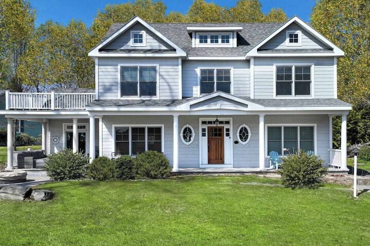 Stunning 5 Bdr Walk to York Harbor Beach!