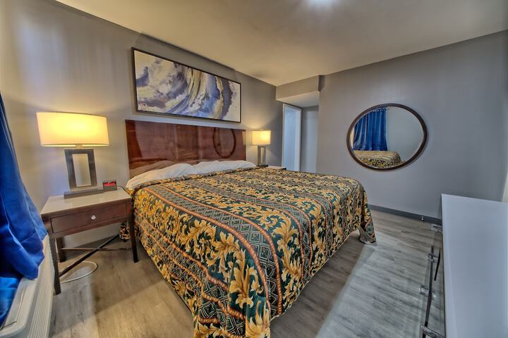 1 King Bed (1 of 24)