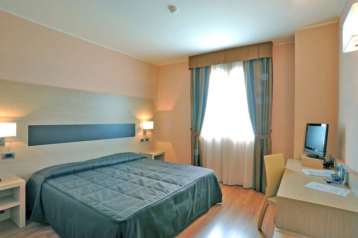 Room 5 of 23