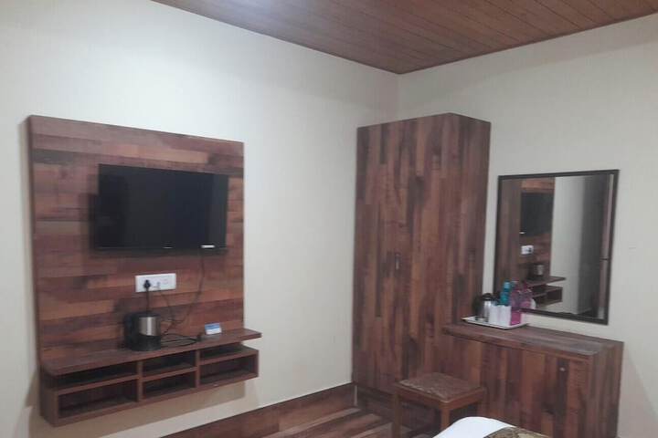 Room 3 of 10