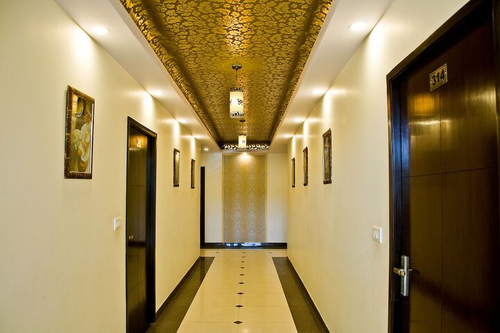 Ballroom/Hall 14 of 15