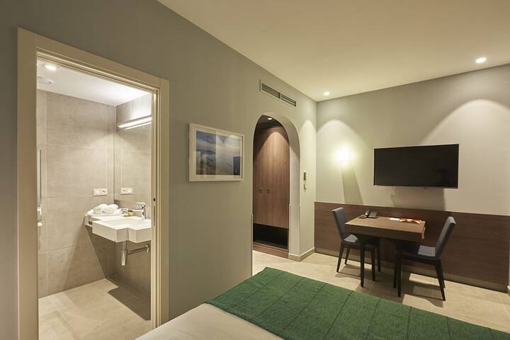 Room 6 of 27