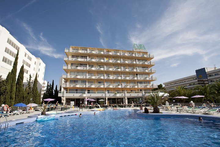 Hotel with Pool