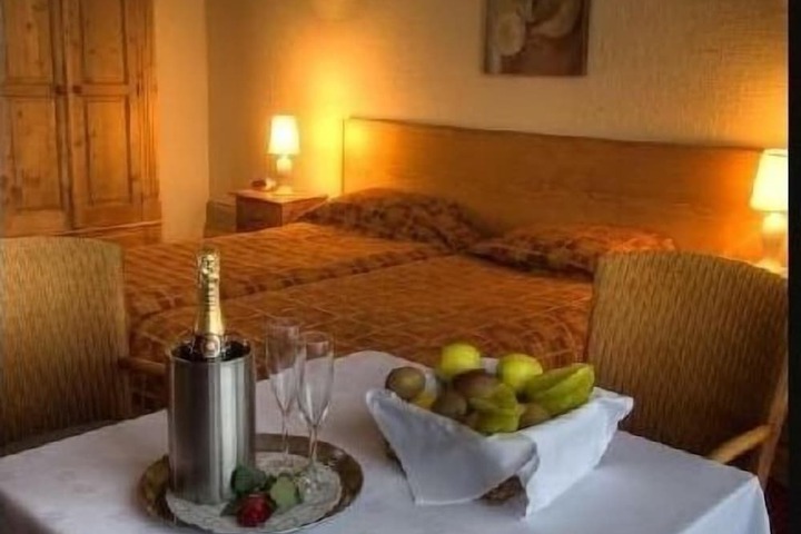 Room 8 of 20