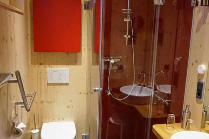 Room 30 of 65