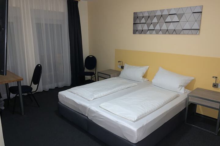 Room 6 of 30
