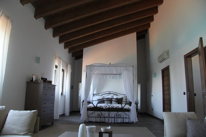 Room 32 of 172